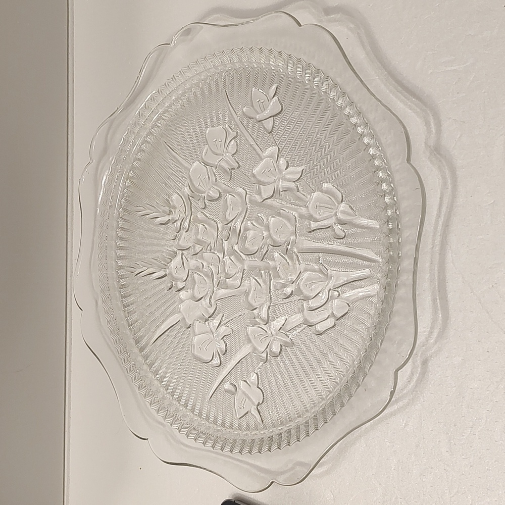 Jeannette Glass Co. IRIS AND HERRINGBONE Crystal plate/ pie plate